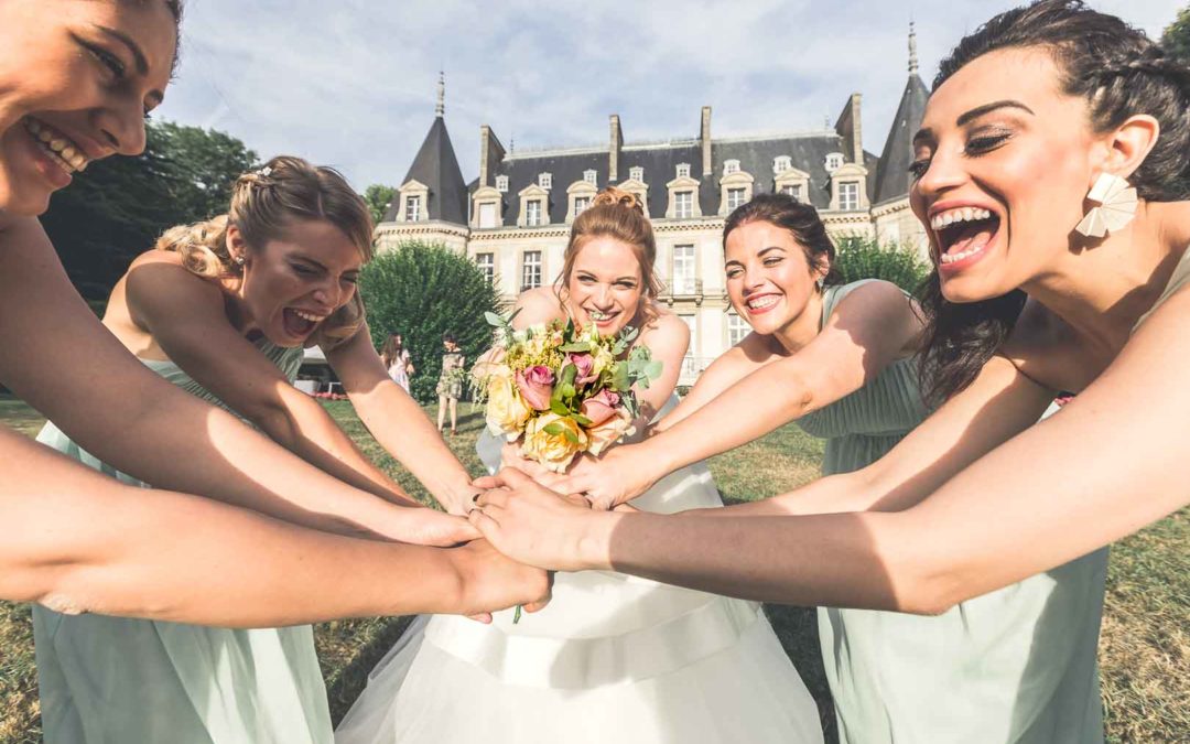 La bataille pour le bouquet de la mariée - Crédits Les Photos de Bela, Photographe Paris et IDF