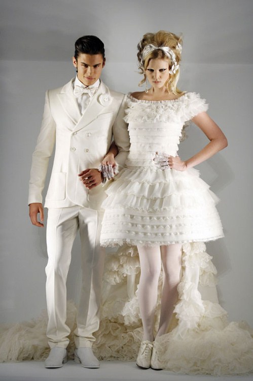 Costumes de mariages : Baptiste Giabiconi et Lara Stone lors du défilé Chanel Haute Couture 2008-2009
