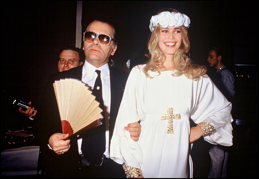 Claudia Schiffer en Robe de mariées Chanel pour Karl Lagerfeld