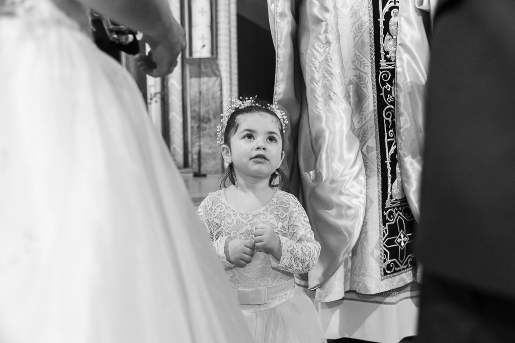 Mariage religieux -Église Saint Germain- Paris : la petite fille d'honneur