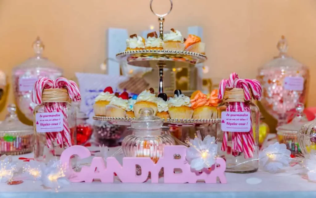 Photographie d'un Candy Bar de mariage sur le thème du rose : sucreries et bonbons