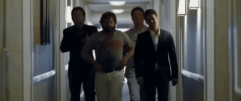 Enterrement de vie de garçon, rite de passage à l'âge adulte illustré par un GIF du film hangover